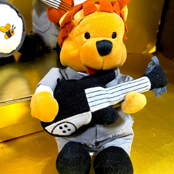 DISNEY STORE EXCLUSIVE NWT VTG WINNIE THE POOH 1984 ROCK BAND BEAN BAG PLUSH (4) - Picture 6 of 13